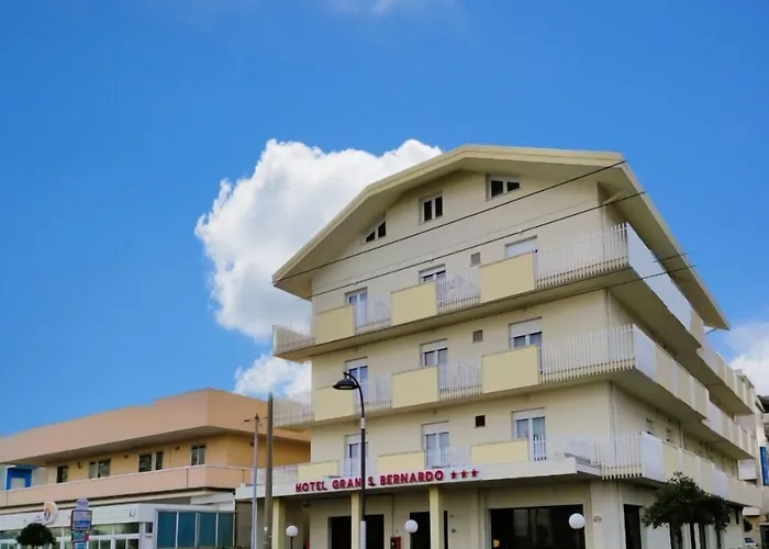 Hotel Gran San Bernardo - Riccione - Fronte Mare Con Cucina